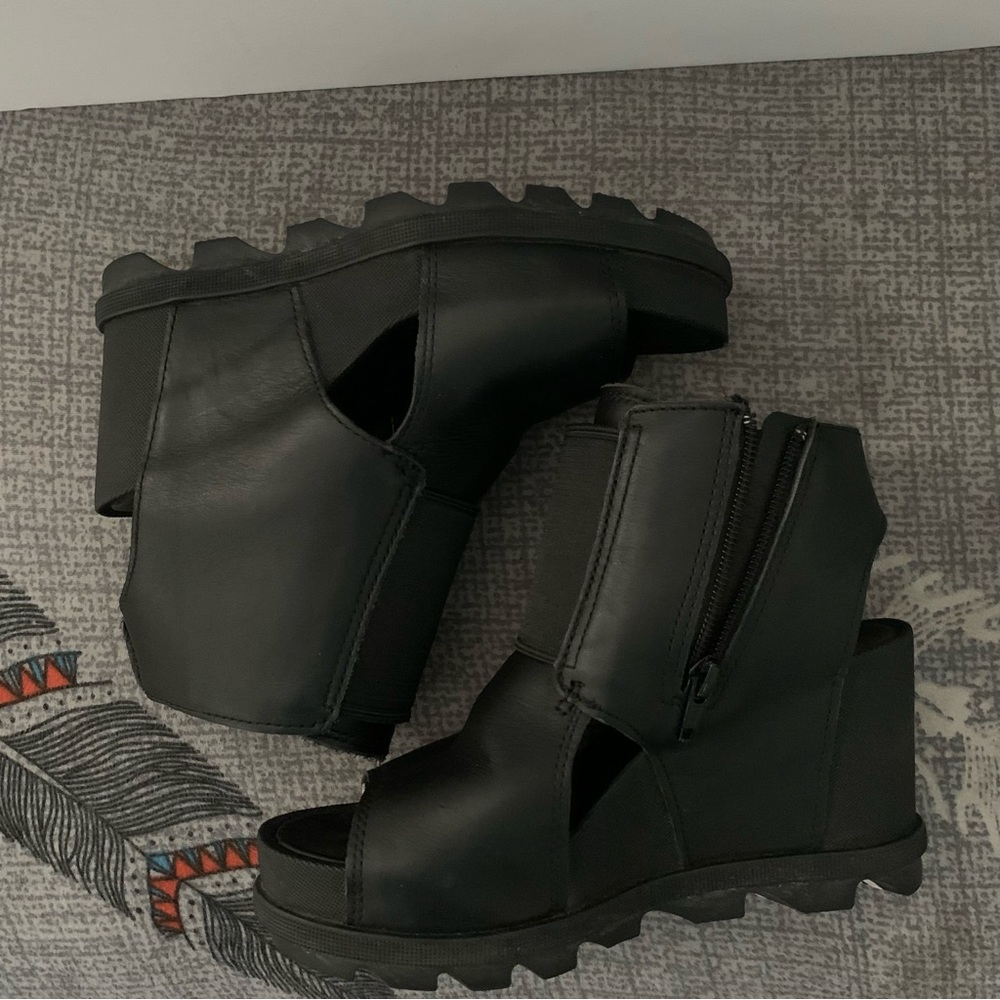 Sorel Black Leather Cutout Platform Sandals